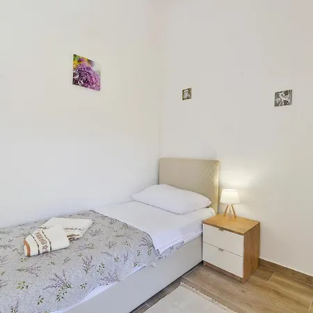Villa With 2 Bedrooms And Private Jacuzzy, Private Parking - Cas5 Villa