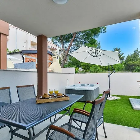 Villa Villa With 2 Bedrooms And Private Jacuzzy, Private Parking - Cas5 Starigrad Paklenica