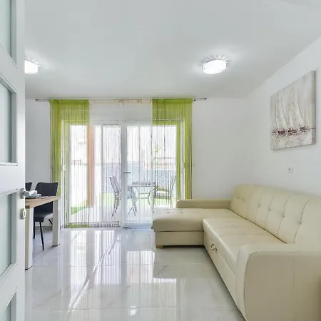 Villa With 2 Bedrooms And Private Jacuzzy, Private Parking - Cas5 Villa