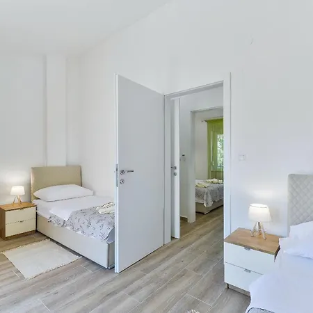 Villa With 2 Bedrooms And Private Jacuzzy, Private Parking - Cas5