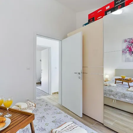 Villa With 2 Bedrooms And Private Jacuzzy, Private Parking - Cas5